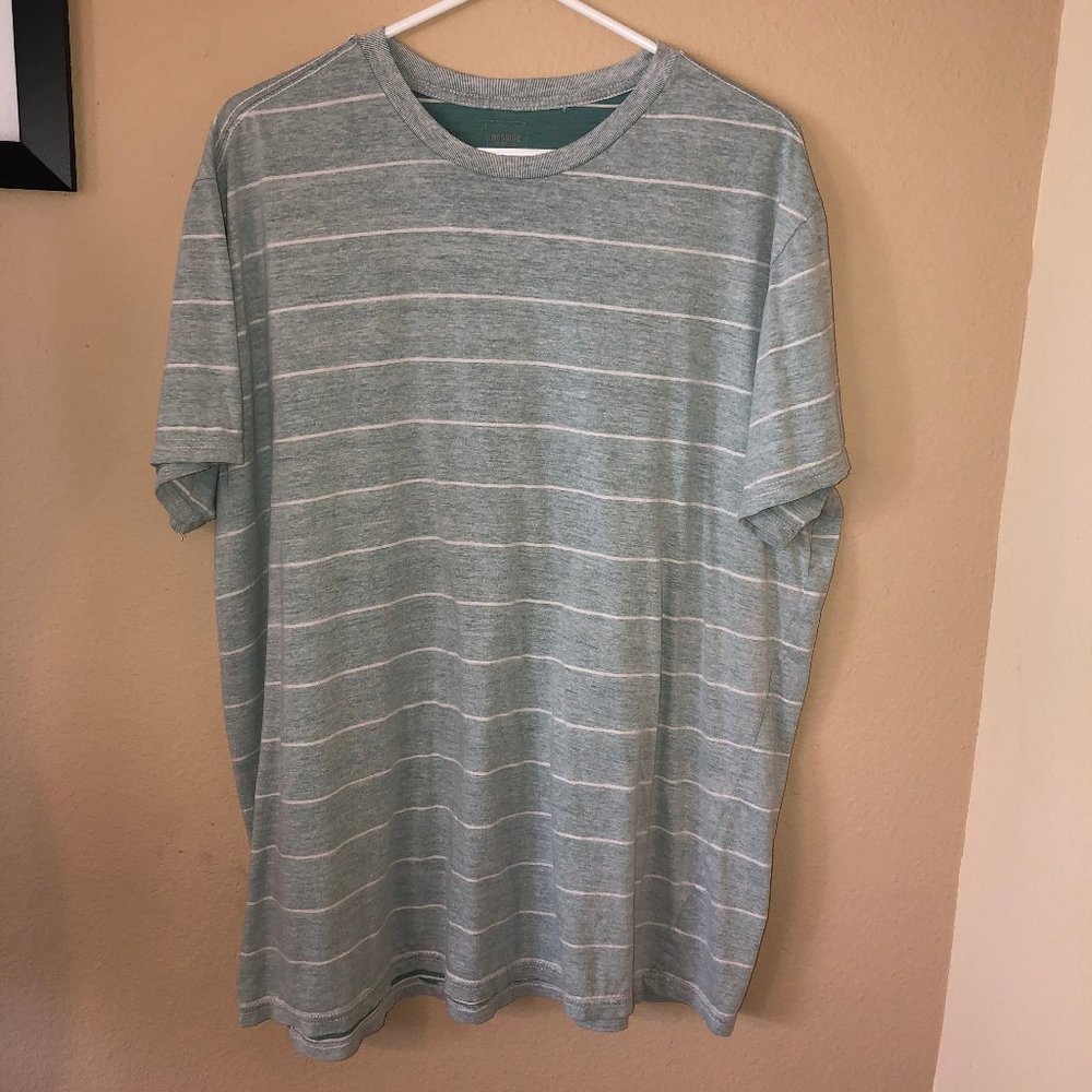 ☮️ 2/$15 ☮️ Mossimo striped short-sleeve shirt